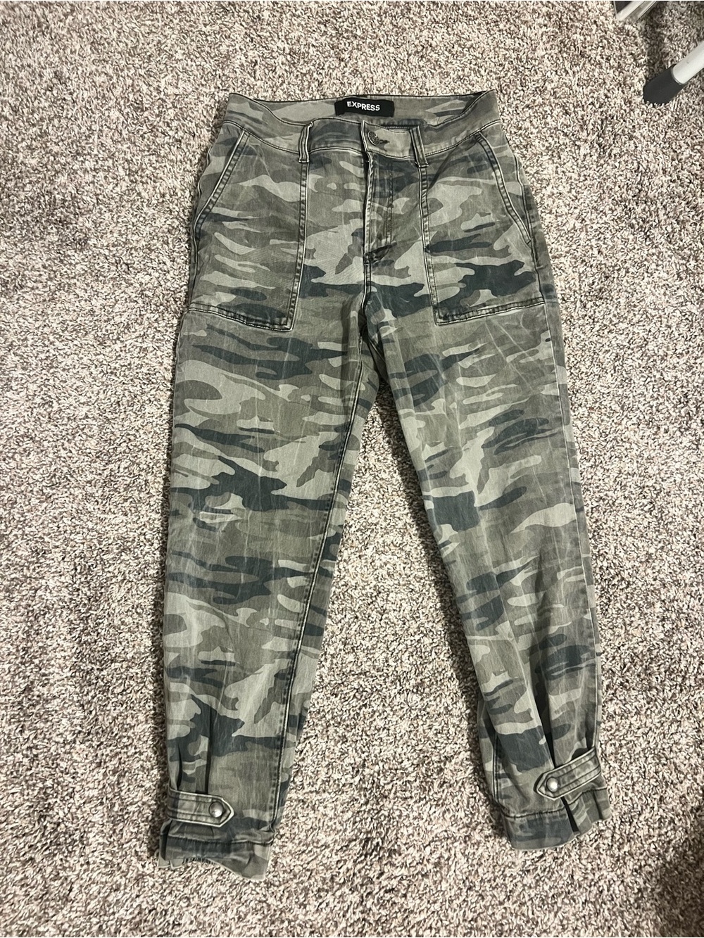 Express Cropped Straight High-Rise Camouflage Pants - Olive